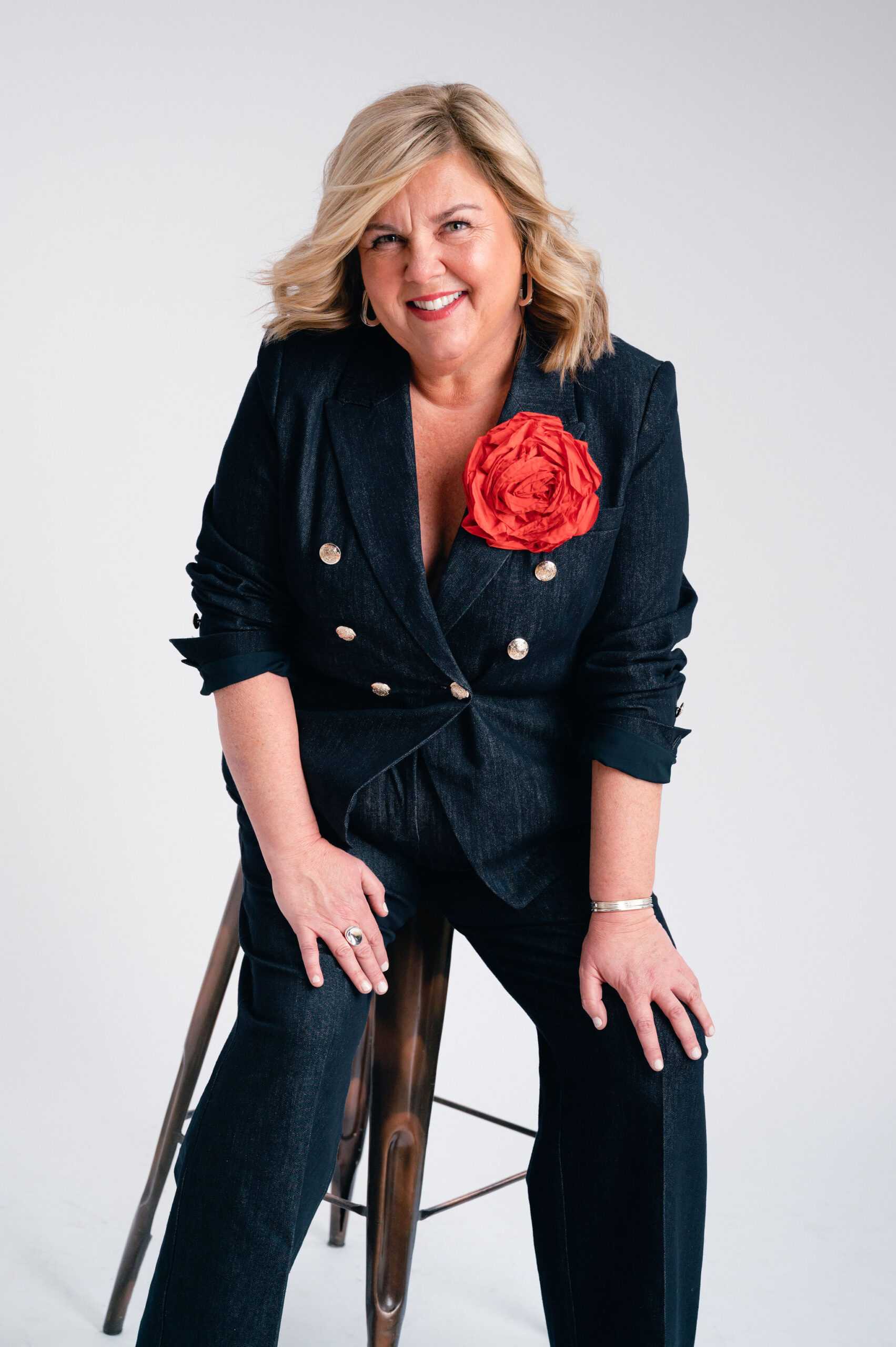 Blazer: Melanie Lyne | Pant: Melanie Lyne | Flower Pin: Simons | Heel: L'intervalle