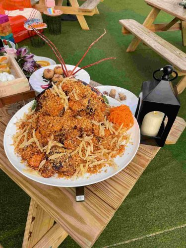 Crispy noodle seafood platter