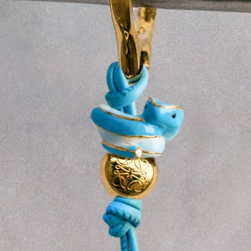 Loewe neck piece